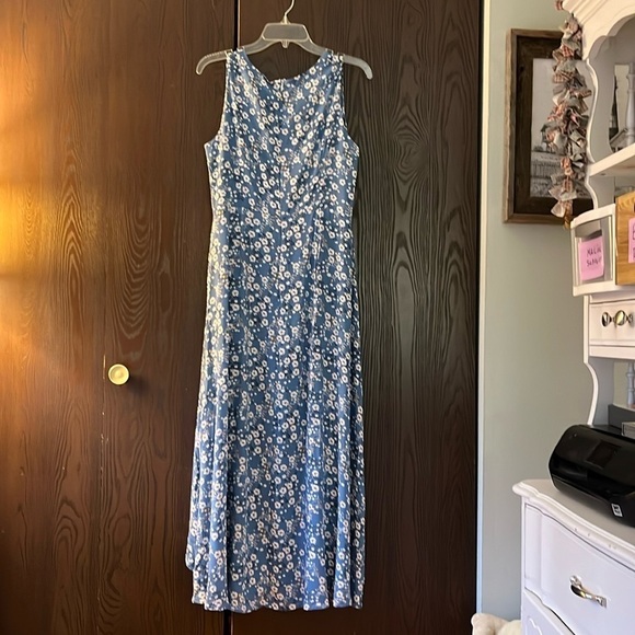 KorMei blue with white flowers romper with long cover in the back. Size M. NWT. - Picture 7 of 13
